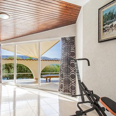 Galapagus Privat Beach & Boat Dock Apartment Metajna Luaran gambar