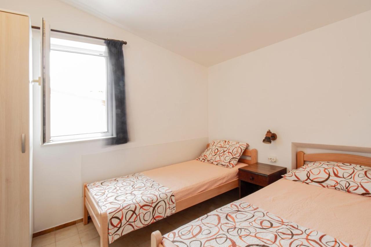 Galapagus Privat Beach & Boat Dock Apartment Metajna Luaran gambar