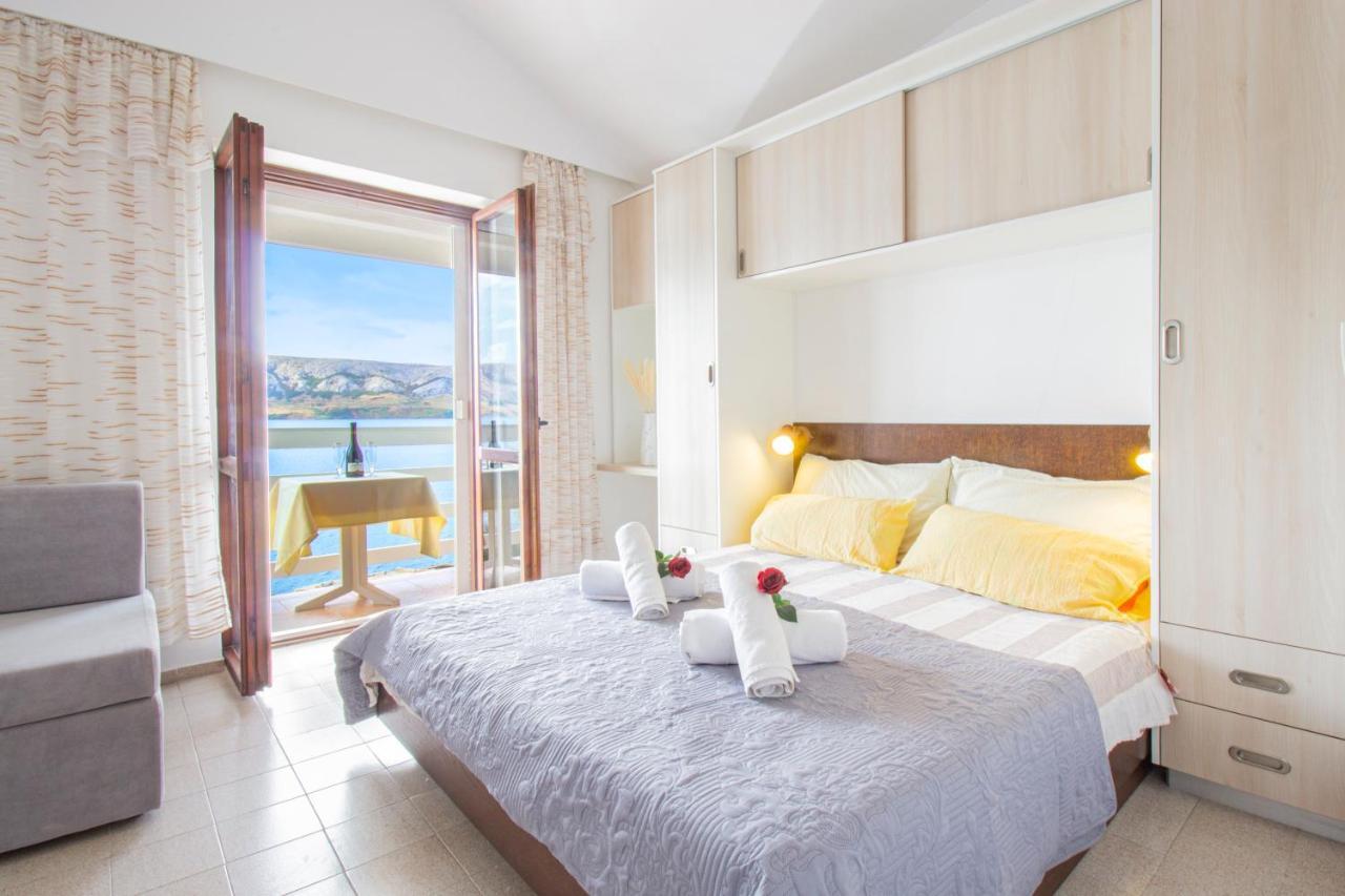 Galapagus Privat Beach & Boat Dock Apartment Metajna Luaran gambar