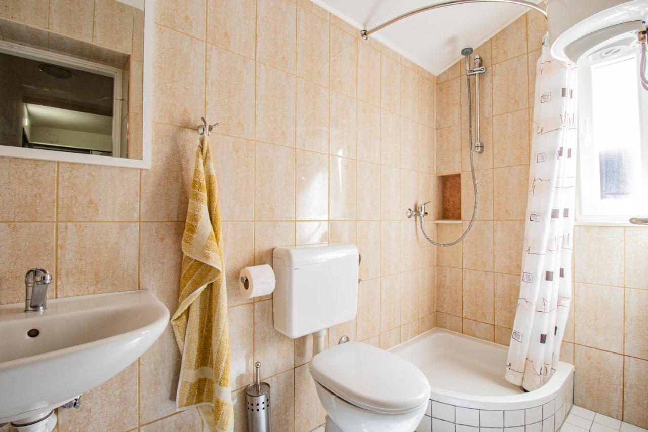 Galapagus Privat Beach & Boat Dock Apartment Metajna Luaran gambar
