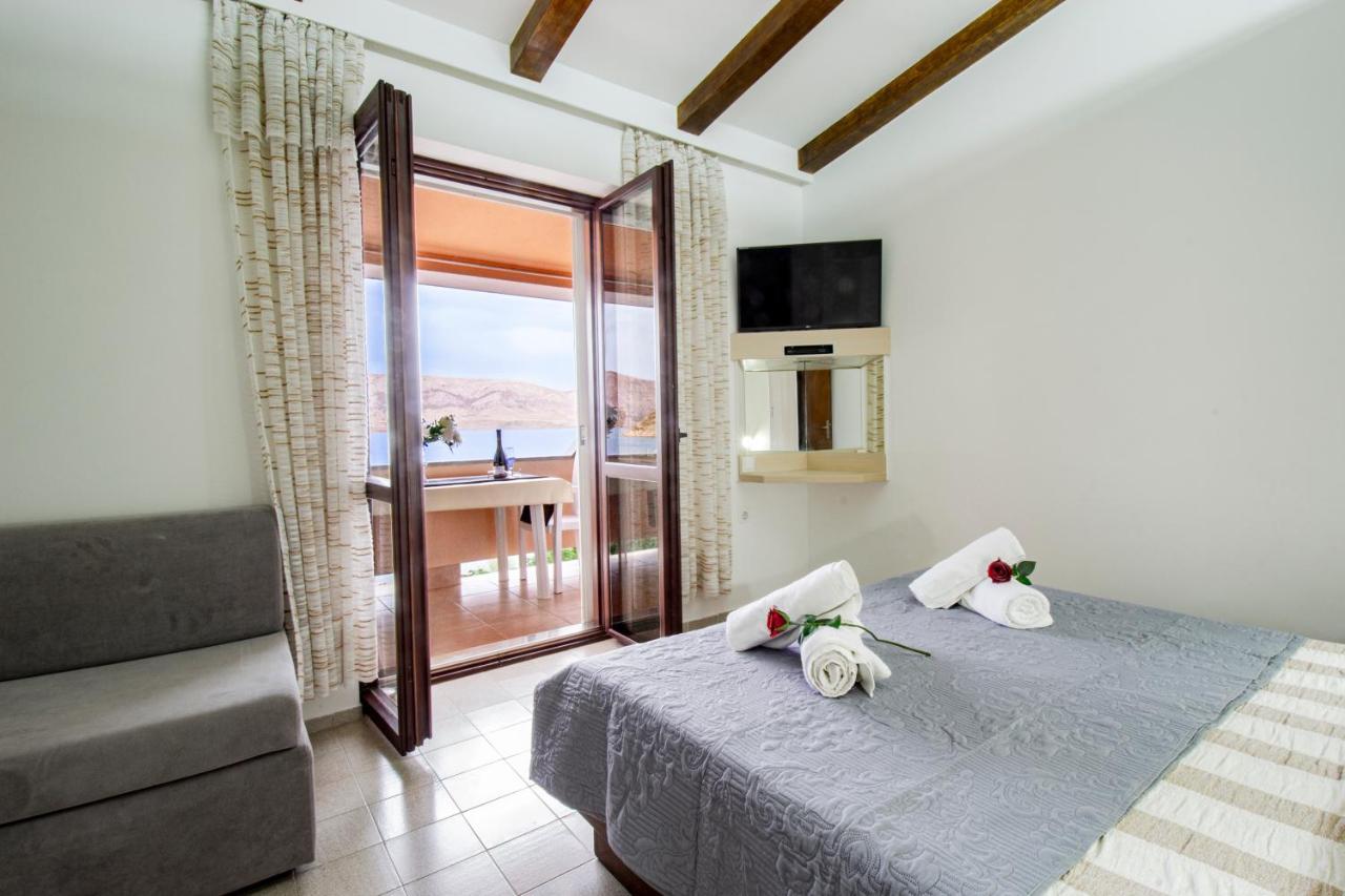 Galapagus Privat Beach & Boat Dock Apartment Metajna Luaran gambar