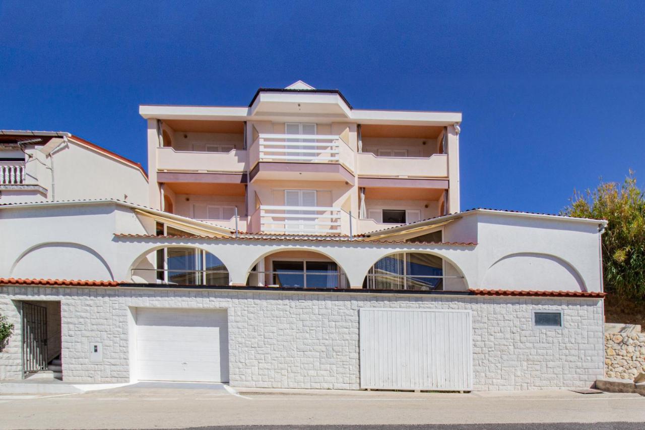Galapagus Privat Beach & Boat Dock Apartment Metajna Luaran gambar