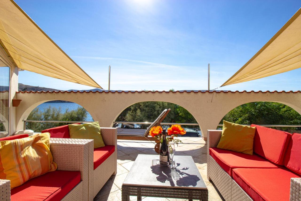 Galapagus Privat Beach & Boat Dock Apartment Metajna Luaran gambar