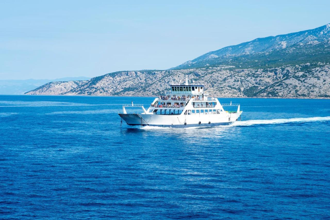 Galapagus Privat Beach & Boat Dock Apartment Metajna Luaran gambar